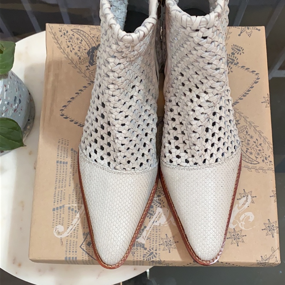 In The Loop Woven Boot - Picture 2 of 6